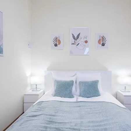 Hyper - New - Very Small Apartment