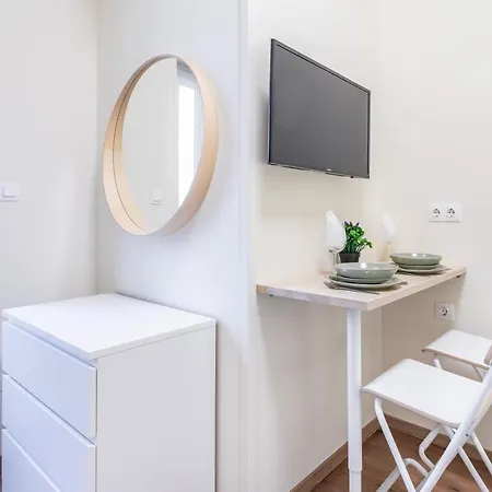 Hyper - New - Very Small Apartment *