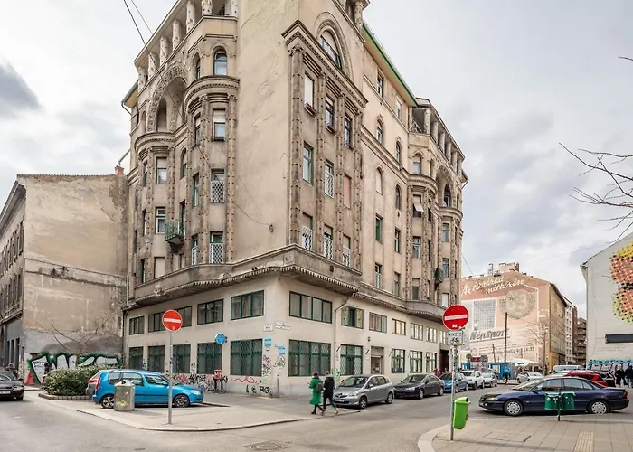 Hyper - New - Very Small