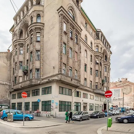 Hyper - New - Very Small